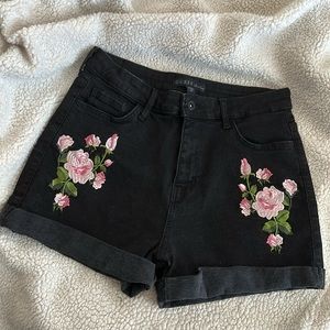 guess // embroidered floral shorts